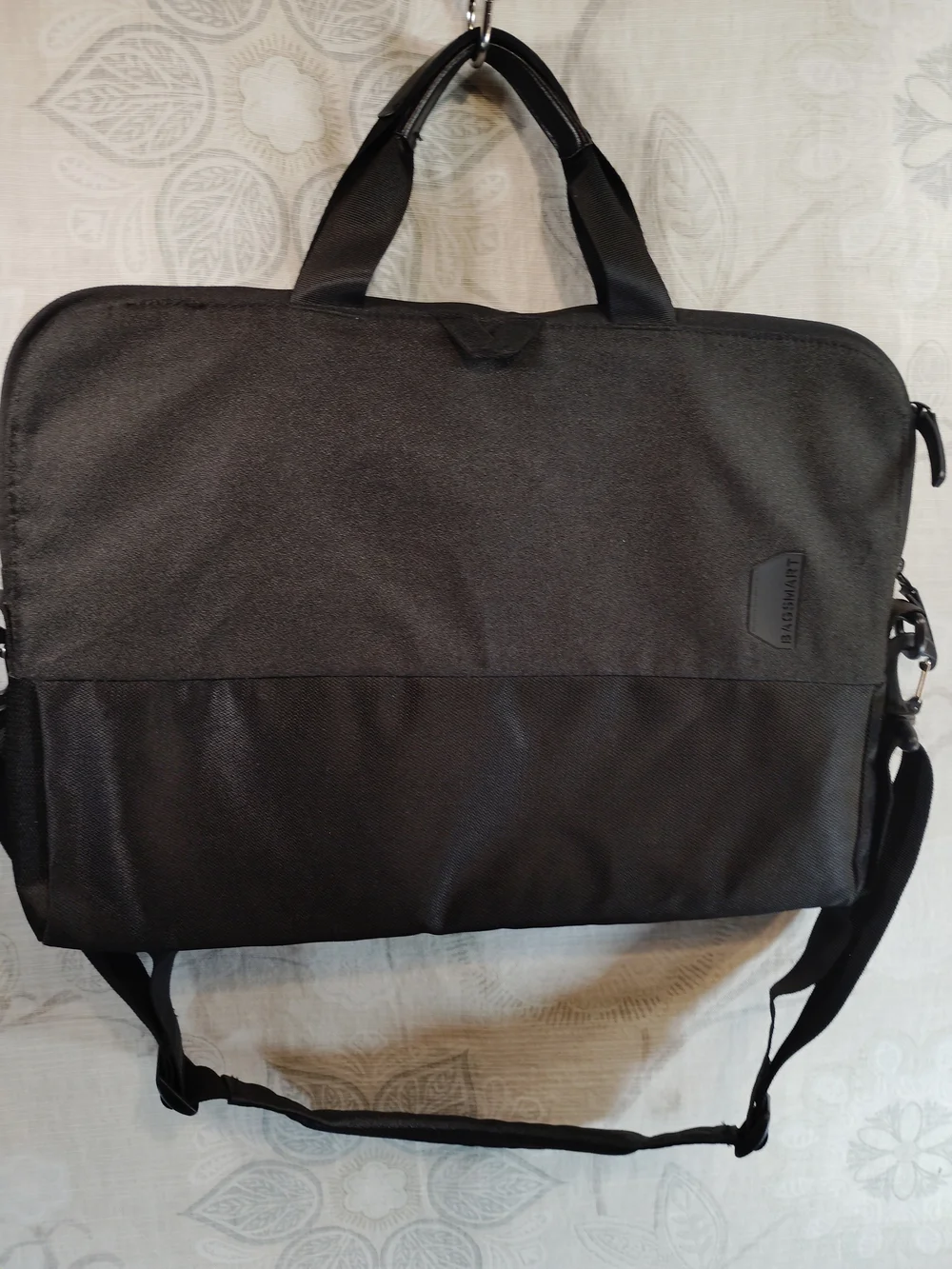 Bagsmart Black Laptop/Messenger Bag/Briefcase with Shoulder Strap